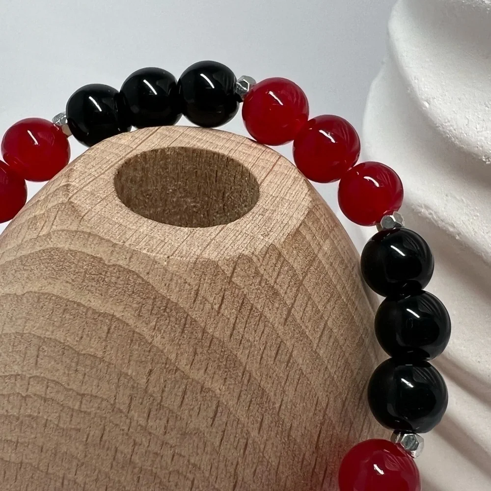 Red & Black Stretch Beaded Bracelet 6.5”